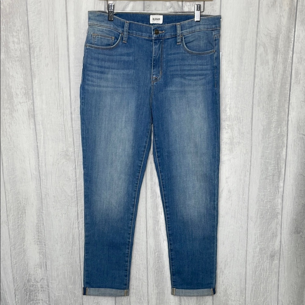 Hudson Natalie mid rise slim boyfriend crop.